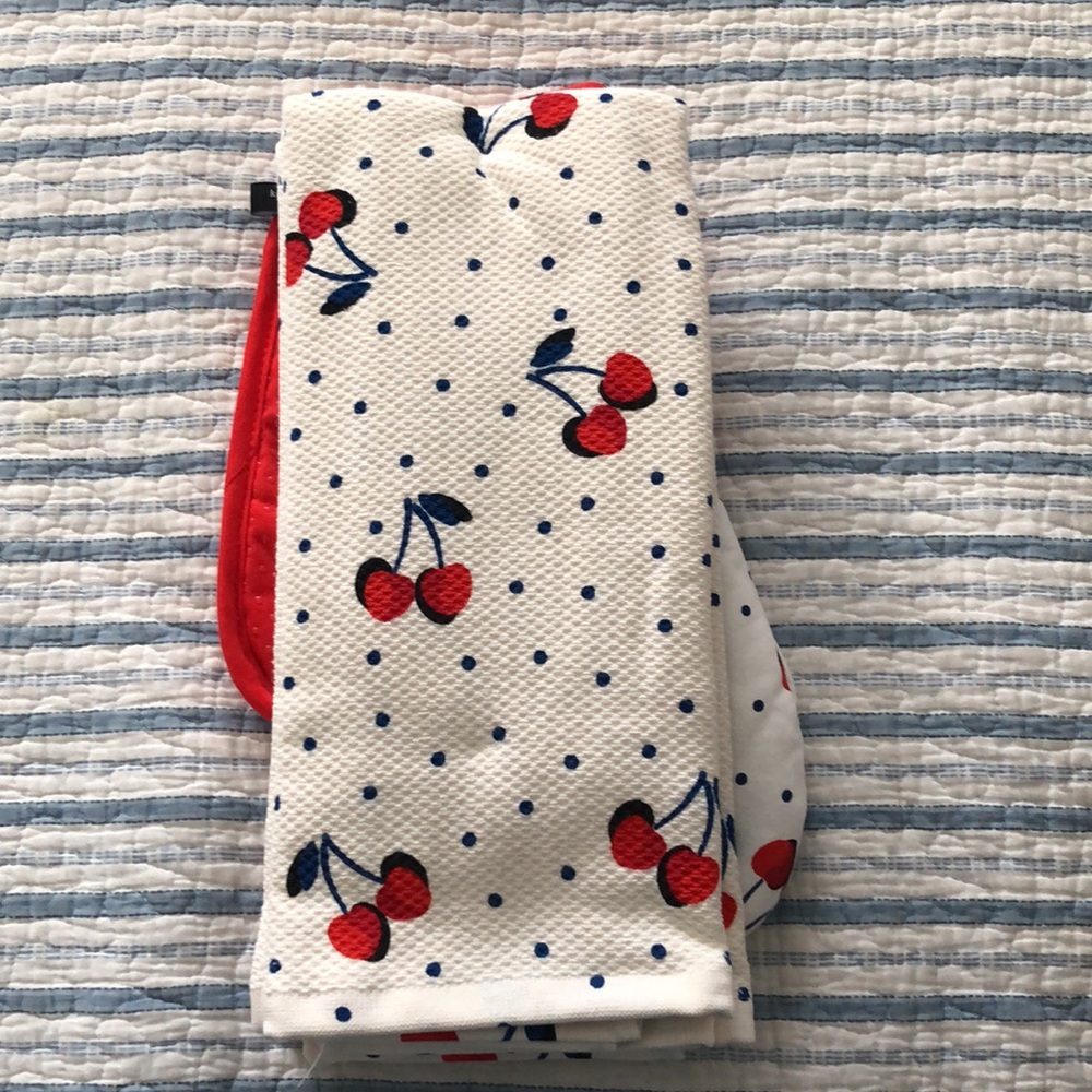 Kate Spade Cherry Oven Mitt and Towel Set - Picture 2 of 4